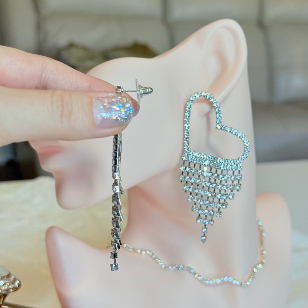 ⚜️ Chic Trendy Silver Heart Dangle Earrings - Picture 5 of 10